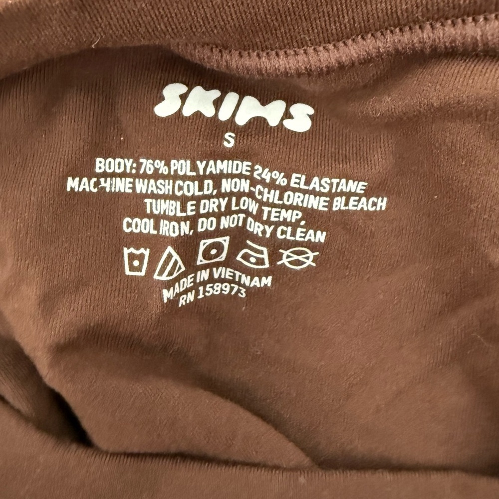 SKIMS Fits Everybody TShirt Bodysuit - Picture 5 of 7